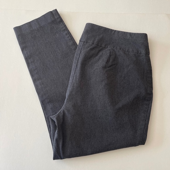 Chico's Fabulously Slimming Pull-On Pants size 1.5 short (10 short) - Picture 1 of 10